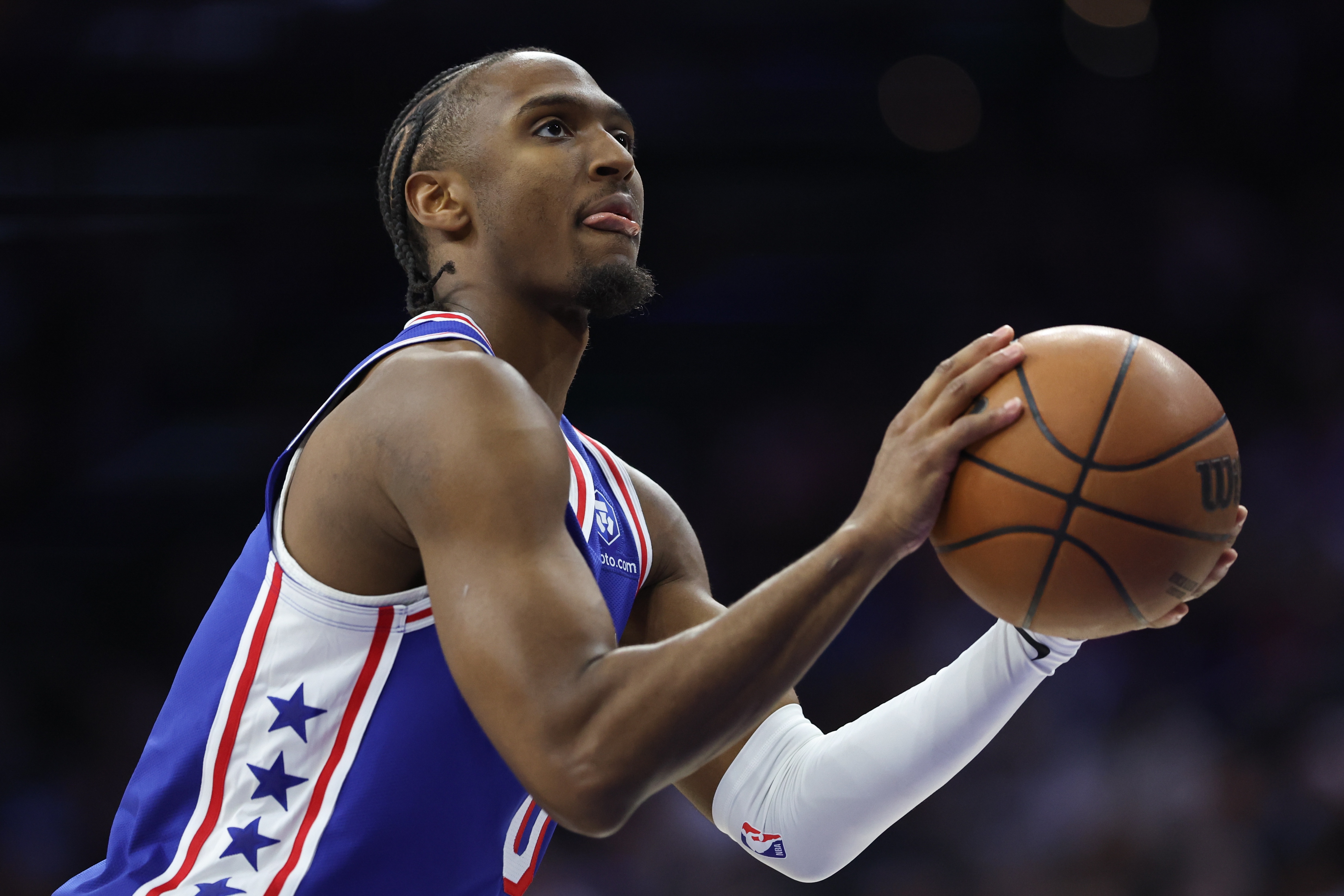 球速体育平台-正负值+11最高！马克西半场9中4拿到14分3助 三分6中2